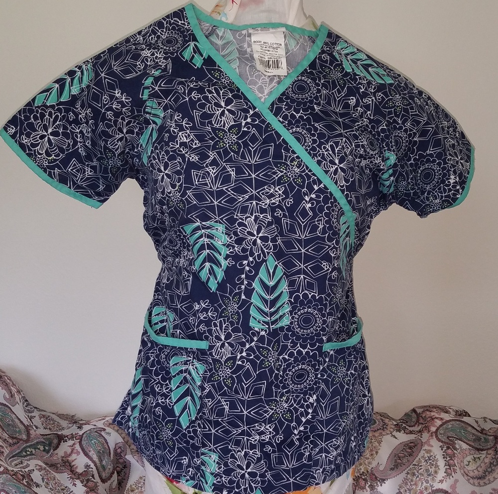 UA scrub top women size small